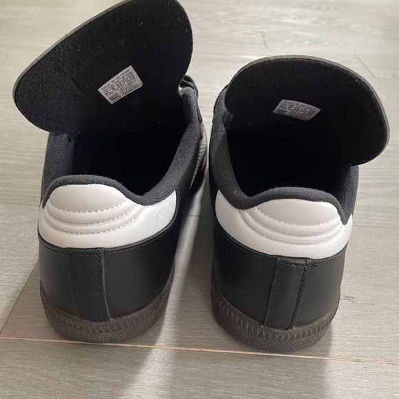 Adidas Classic Samba Shoes - Picture 5 of 6